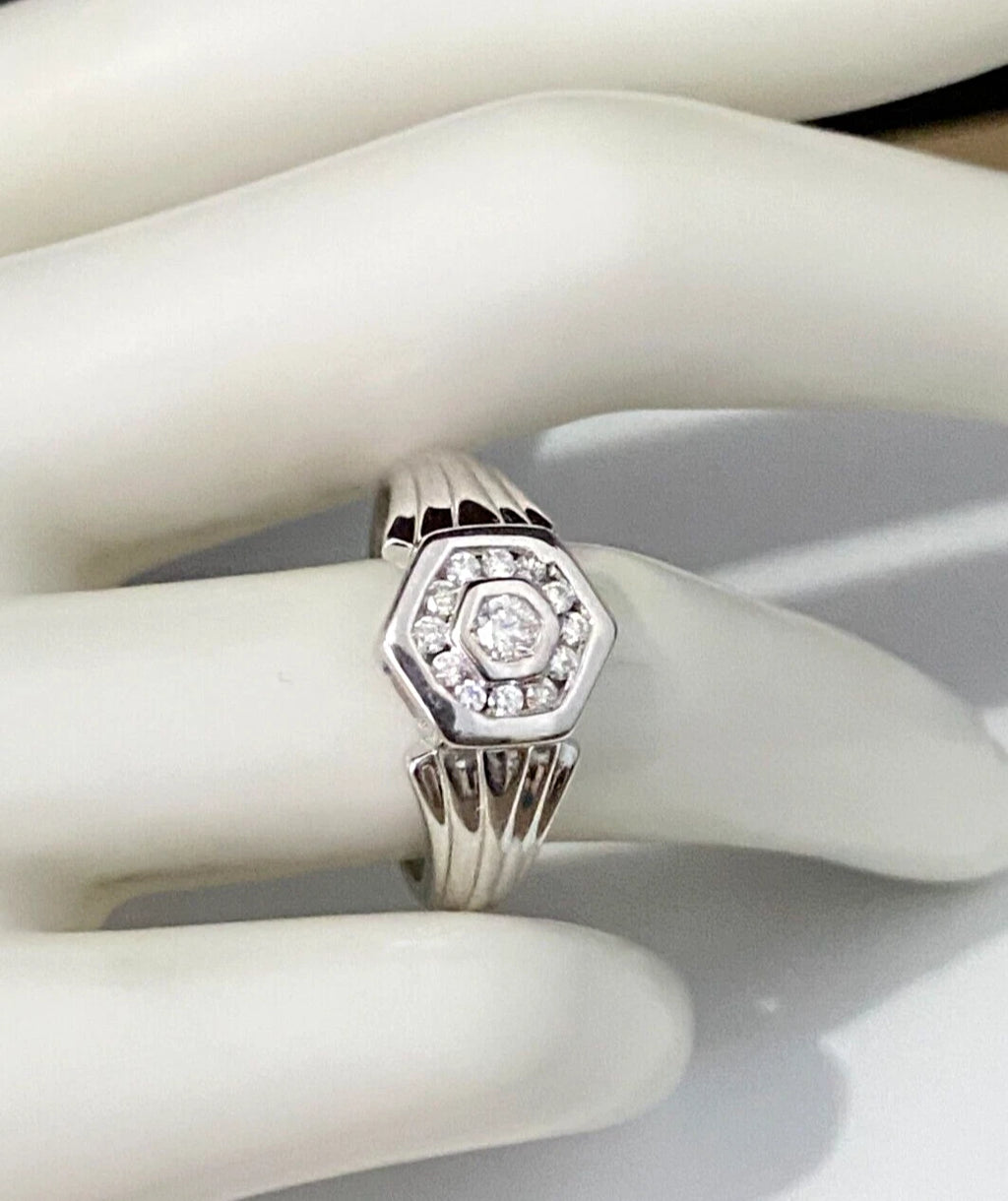 9K White Gold & 0.30CT Diamond Cluster Ring Size R - 8 5/8