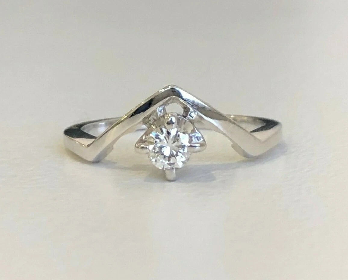 14K White Gold & 0.21CT Diamond Solitaire Curve Ring Size L - 5 1/2