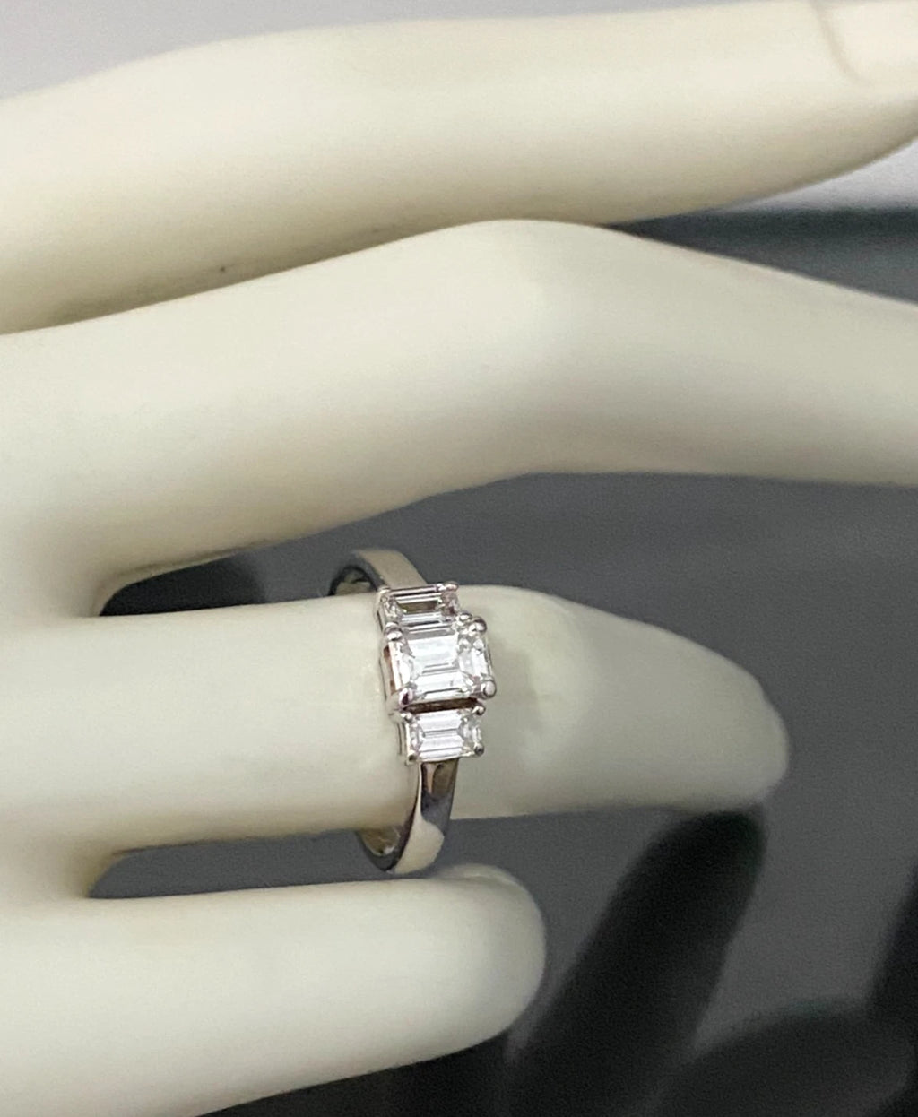 18K Gold & 1.0CT Emerald Diamond Engagement Ring /Certificate Size M - 6 1/4