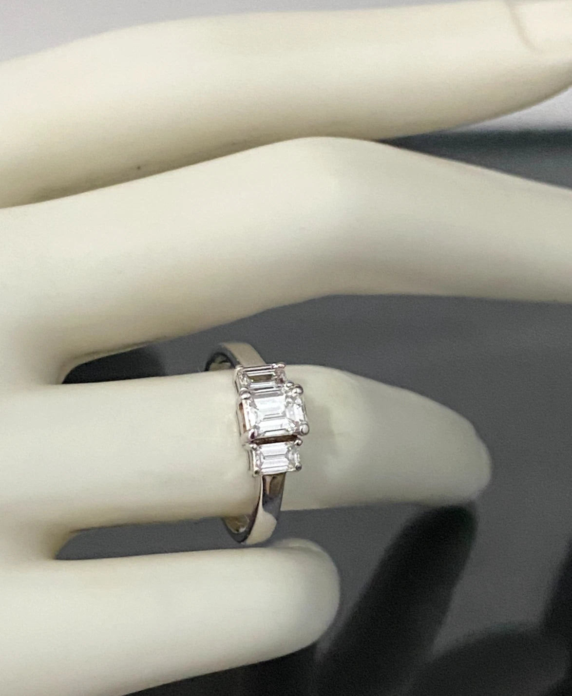 18K Gold & 1.0CT Emerald Diamond Engagement Ring /Certificate Size M - 6 1/4