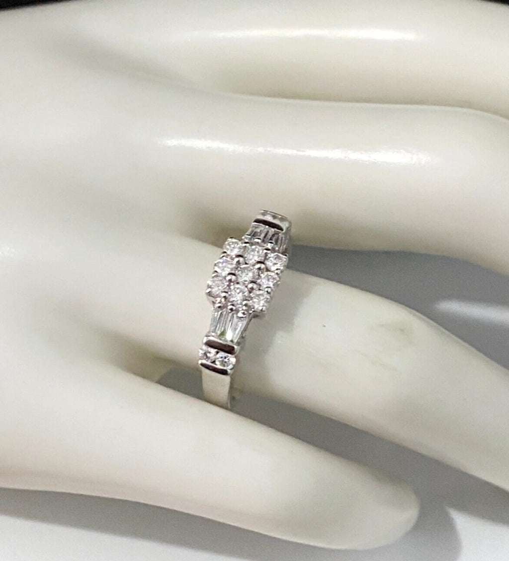 18K White Gold & 0.75CT Diamond Ring Size O - 7