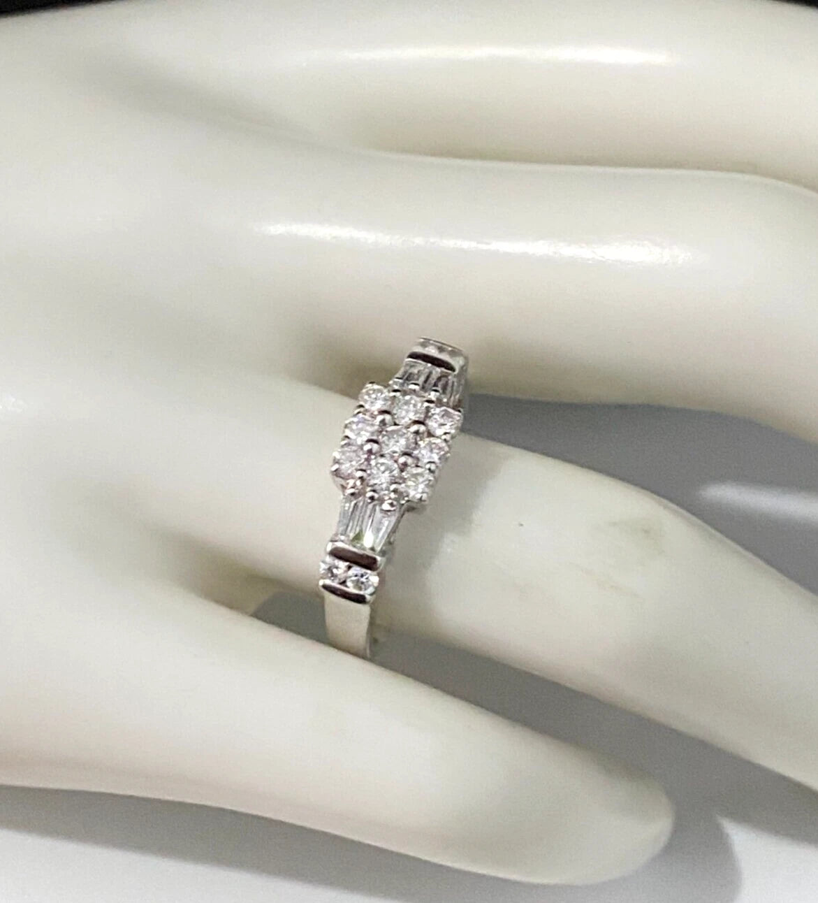 18K White Gold & 0.75CT Diamond Ring Size O - 7