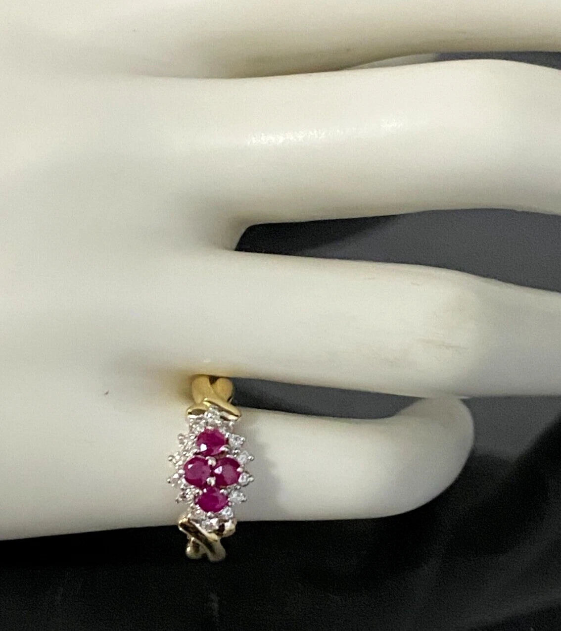 18K Yellow Gold W/ Ruby & 0.25CT Diamond Cluster Ring Size L - 5 1/2