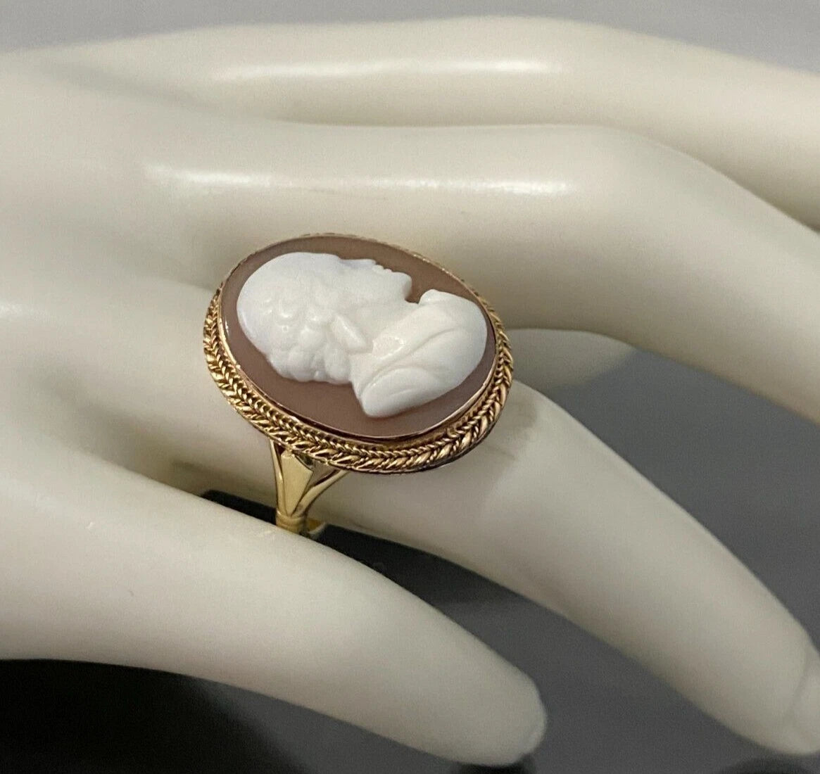 9K Yellow Gold & Shakespeare Carved Cameo Ring Size P 1/2 - 7 3/4