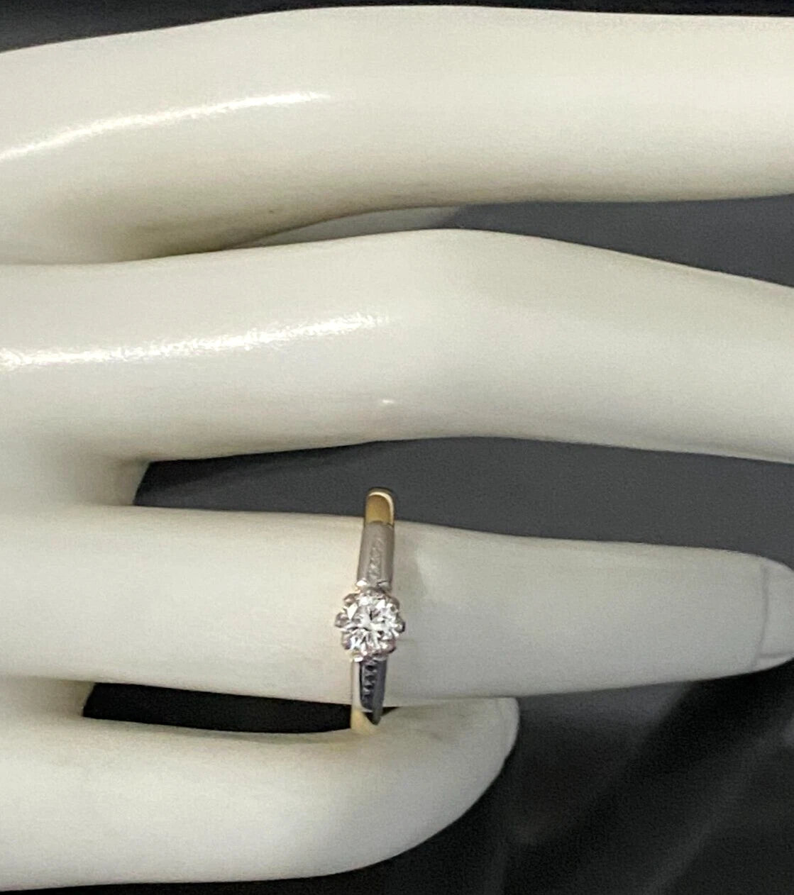 18K Yellow Gold & Platinum 0.30CT Diamond Solitaire Ring Size K - 5 1/8