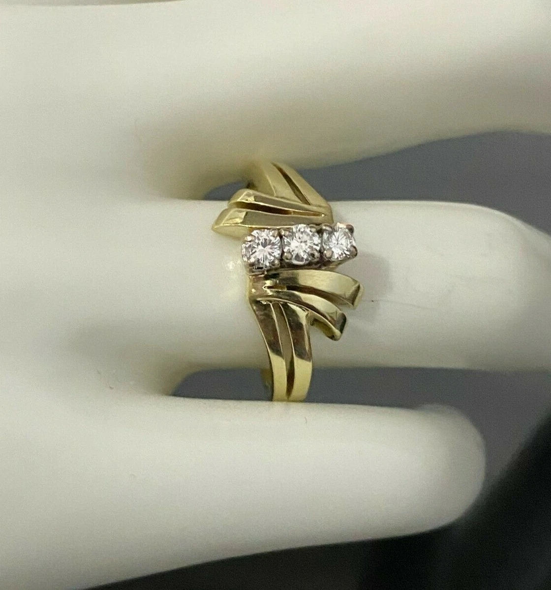 14K Yellow Gold & 0.28CT Diamond Three Stone Ring Size O 1/2 - 7 1/4