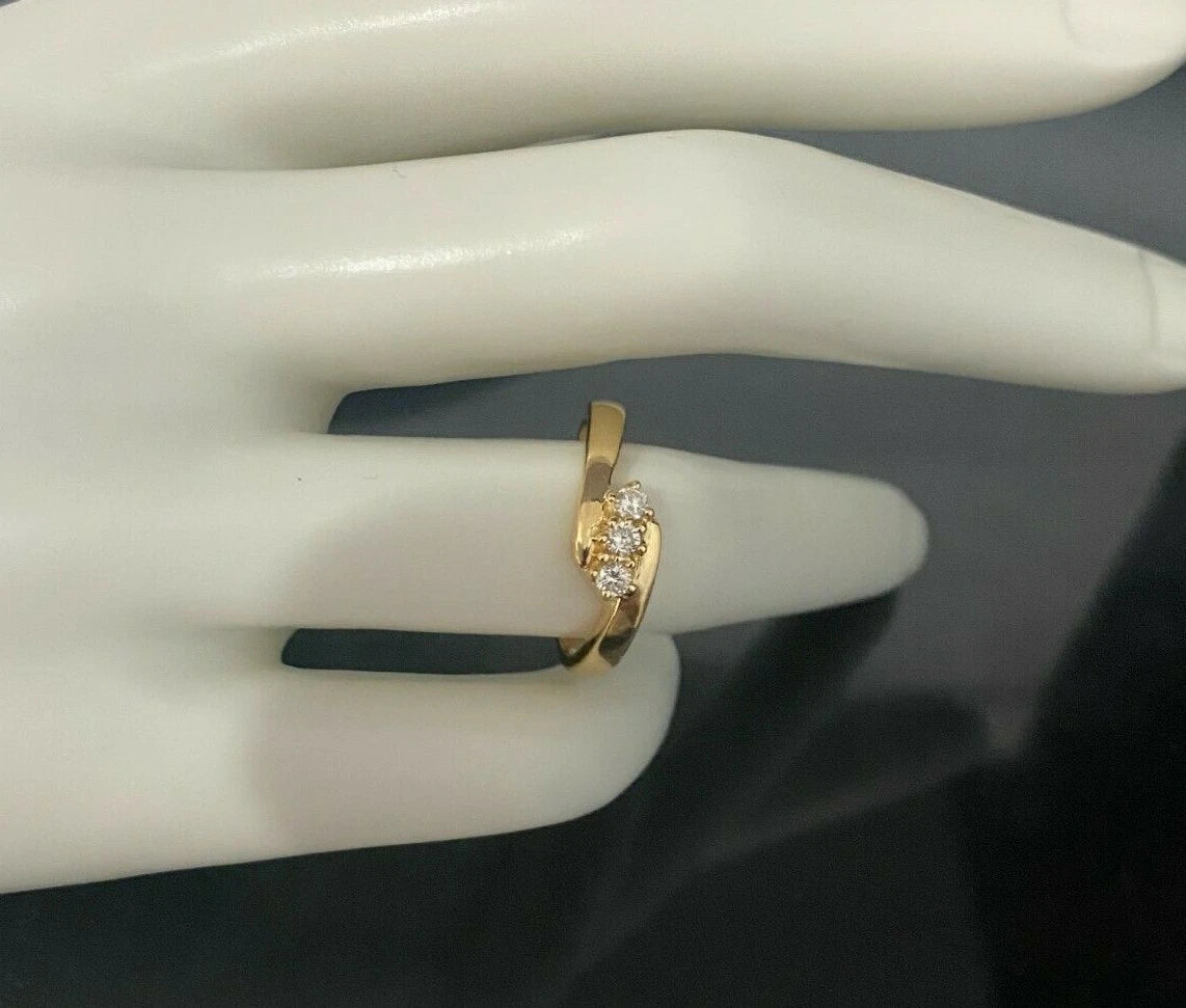18K Yellow Gold & Diamond Three Stone Set Ring Size M 1/2 - 6 1/4