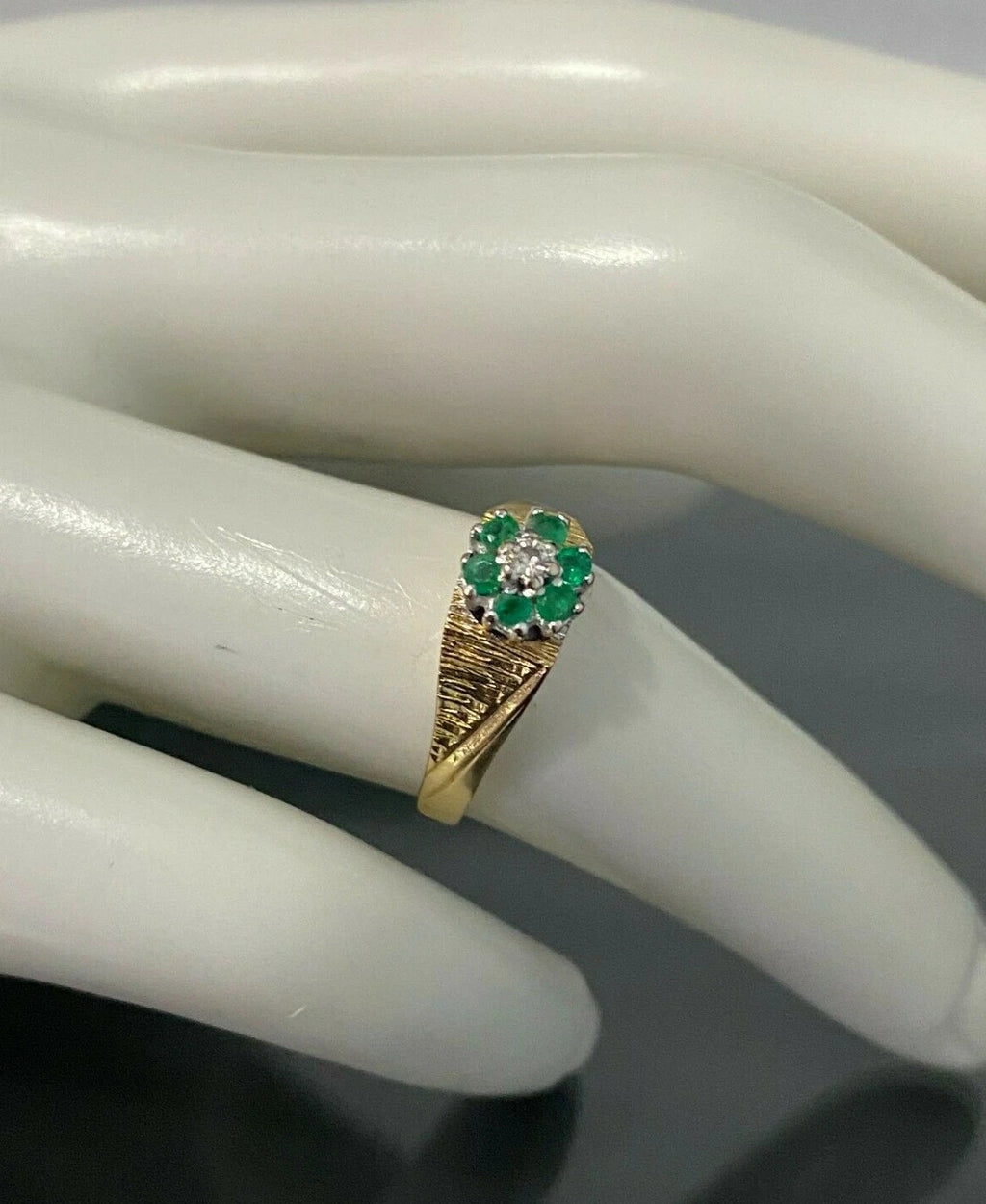 18K Yellow Gold W/ Emerald & Diamond Cluster Ring size L - 5 1/2
