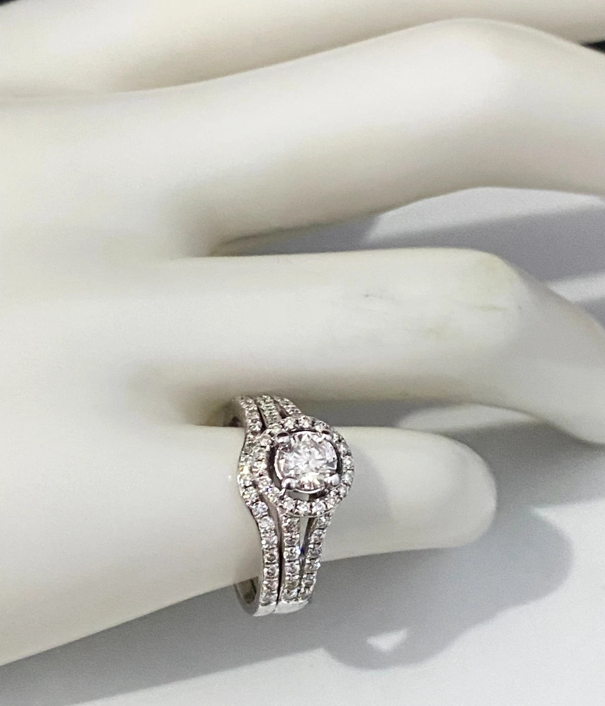 18K White Gold & 1.0CT Diamond Halo 2 Parts Bridal Set Ring Size K 1/2 - 5 1/2