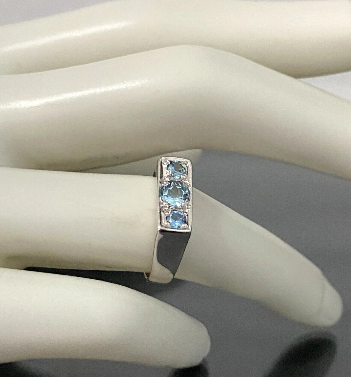 Vintage 9K White Gold & Blue Gemstones Ring Size L - 5 1/2