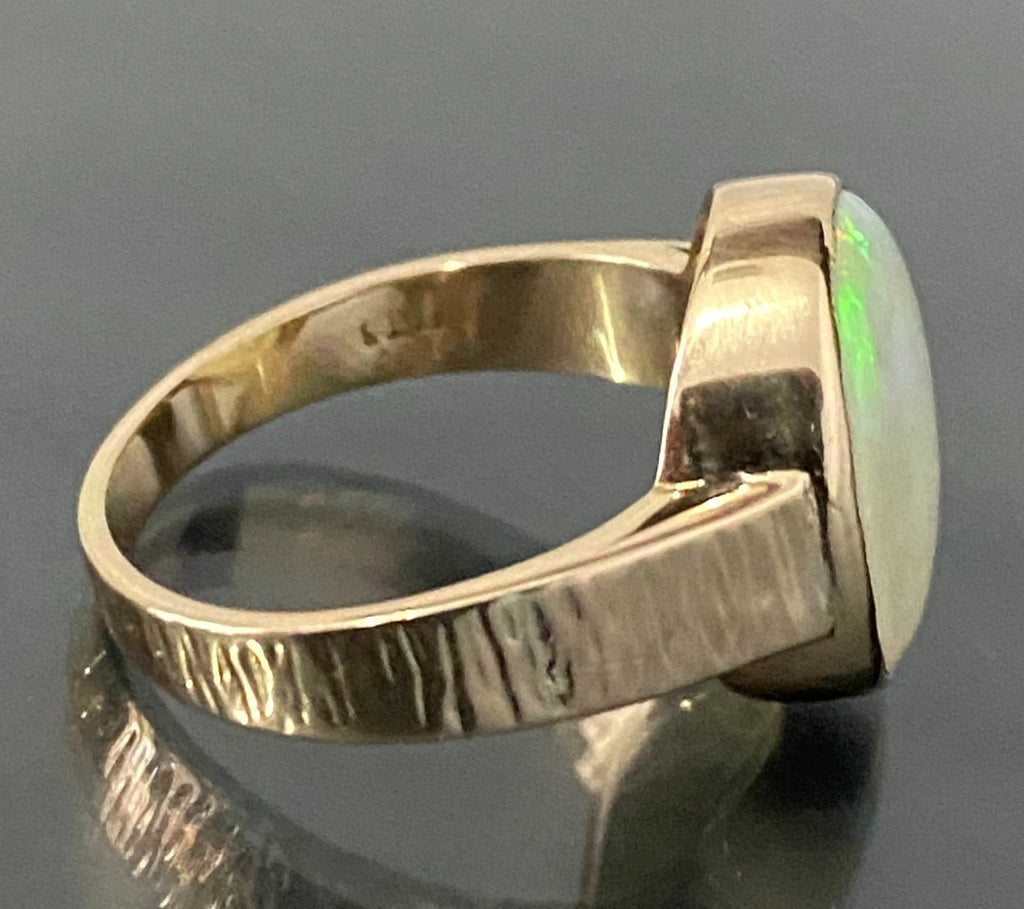 Vintage 9K Yellow Gold & Opal Ring Size S - 9 3/8