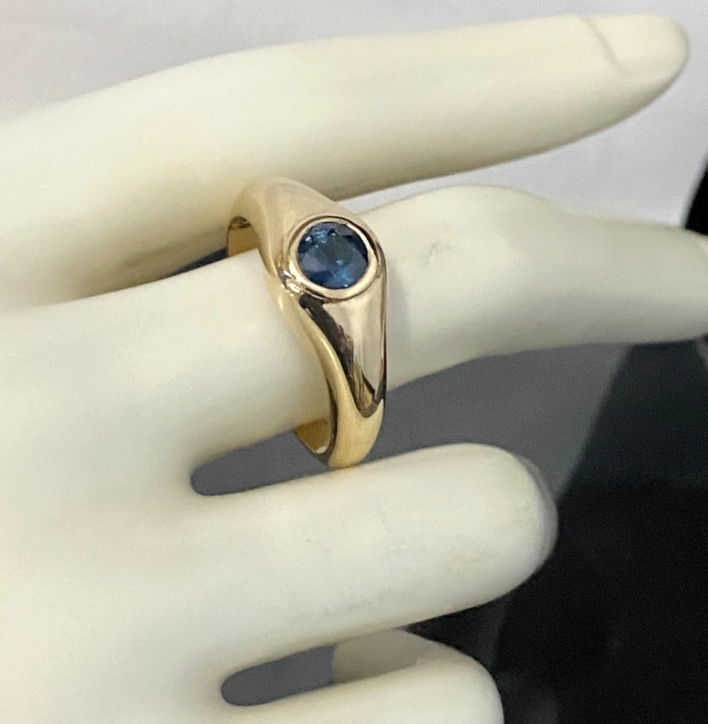 9K Yellow Gold & Blue Zircon Men's Ring Size W - 11 1/4