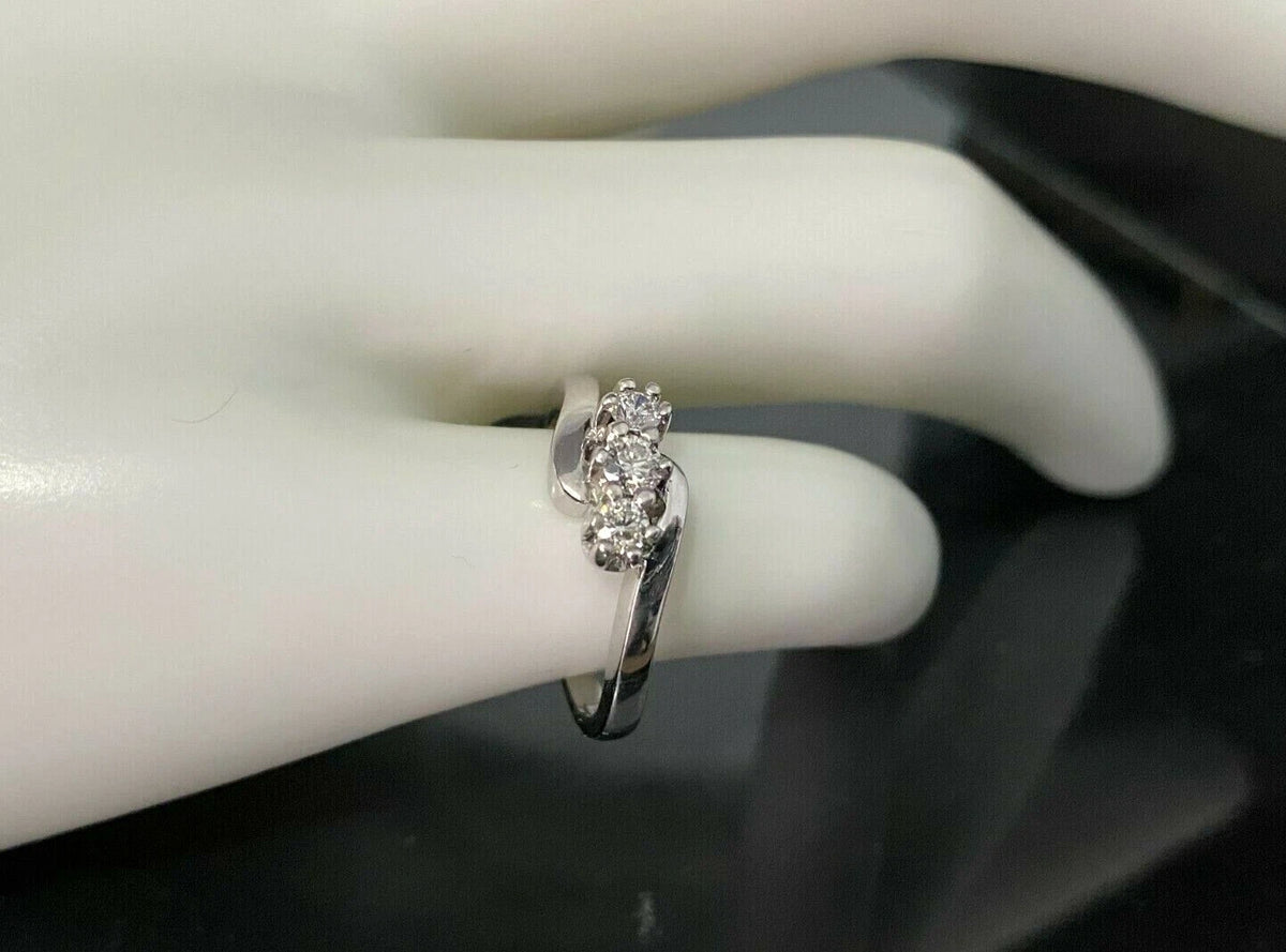 18K White Gold & 0.25CT Diamond Crossover Ring Size J 1/2 - 5