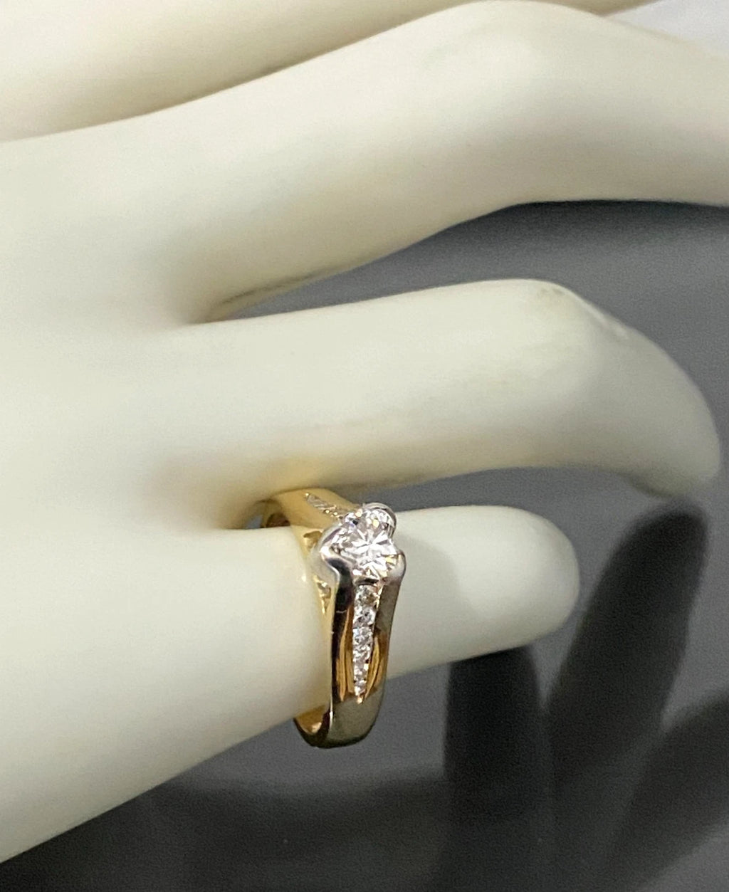18K Yellow Gold & Heart Diamond Engagement Ring Size K - 5 1/4
