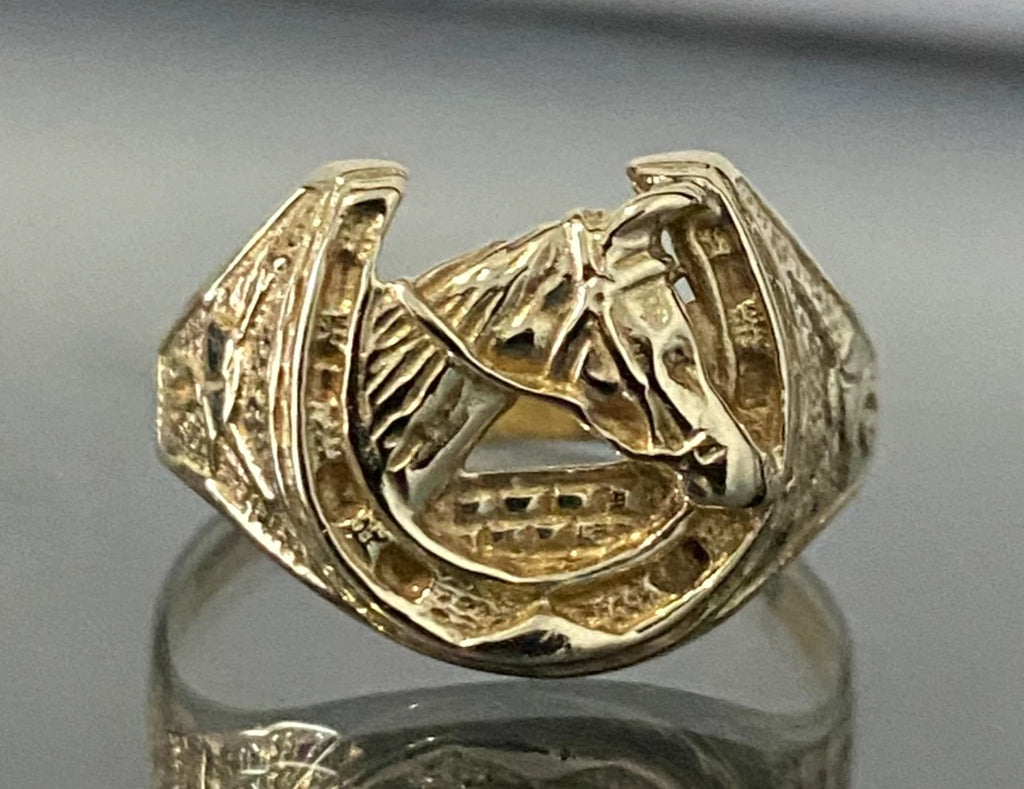 9K Yellow Gold Horse & Horseshoe Ring Size T - 10