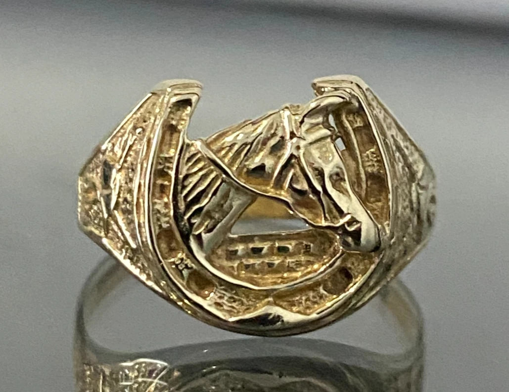 9K Yellow Gold Horse & Horseshoe Ring Size T - 10