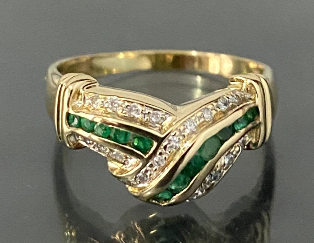 14K Yellow Gold W/ Emerald & Diamond Dress Ring Size Q - 8 1/4