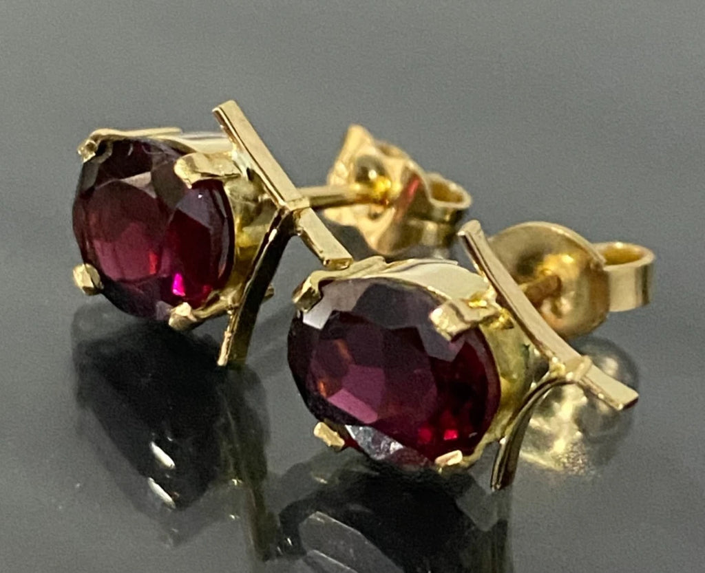 Vintage 18K Yellow Gold & Garnet Stud Earrings
