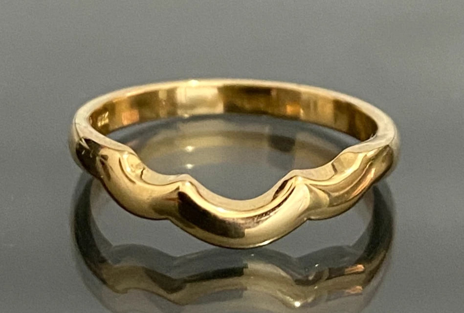 18ct Yellow Gold Shaped Curved Wedding Band – Size L 1/2 (US 6)