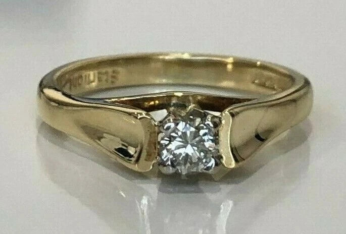 18K Yellow Gold & Diamond Solitaire Ring Size J - 4 5/8