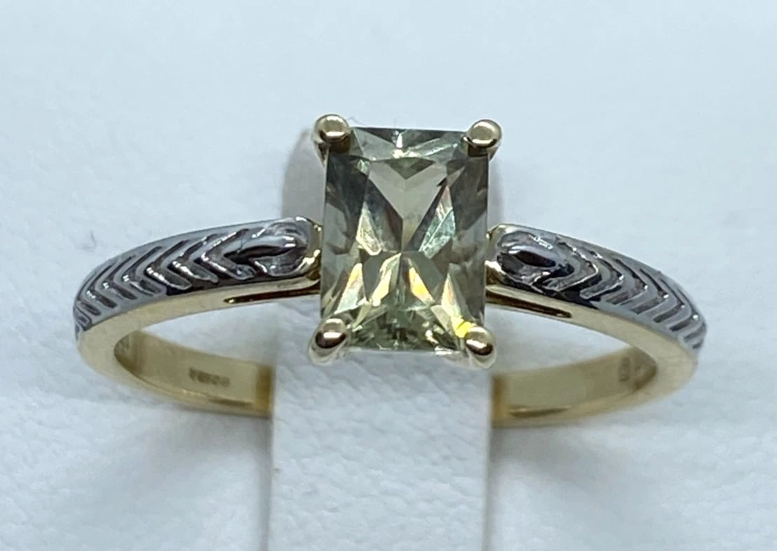 10CT Yellow Gold & Diaspore Single Stone Ring Size P - 7 3/4