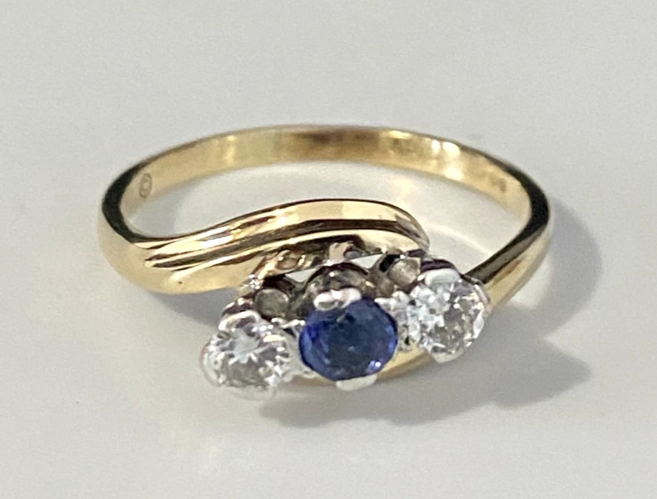 9K White Gold W/ Sapphire & Diamond Crossover Ring Size L - 5 7/8