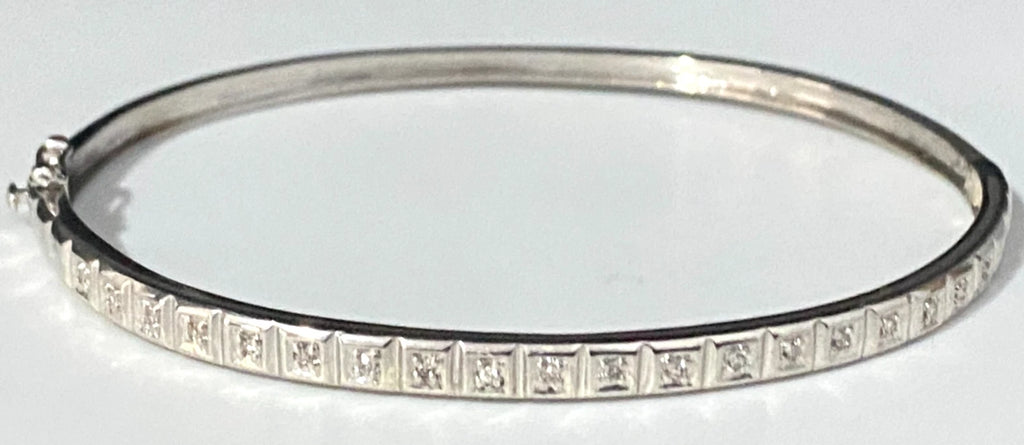 9K White Gold & Diamond Hinged Bangle 62mm