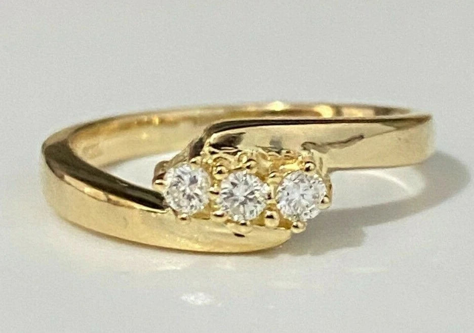 18K Yellow Gold & Diamond Three Stone Set Ring Size M 1/2 - 6 1/4