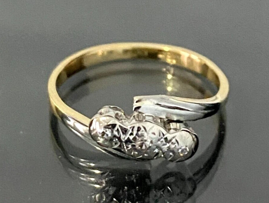 18K Yellow Gold & Diamond Three Stone Crossover Ring Size J - 4 5/8