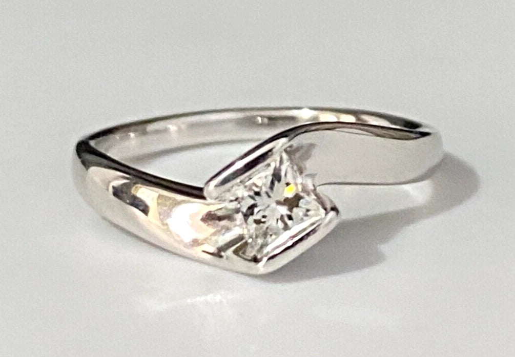 18K White Gold & 0.30CT Princess Diamond Engagement Ring Size J 1/2 - 5