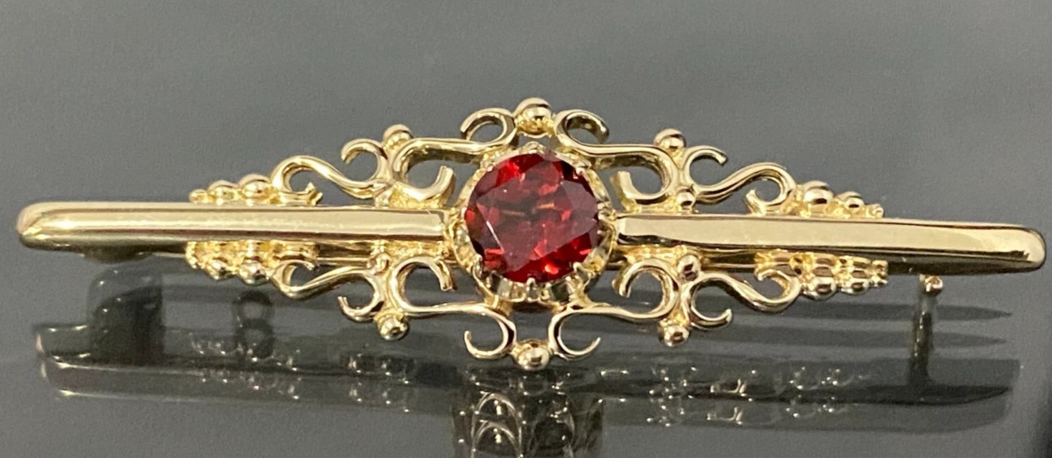 9K Yellow Gold & Garnet Brooch 47.25mm Long