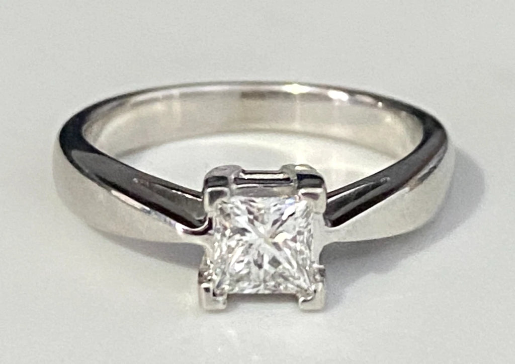 18K White Gold & 0.42CT Diamond Engagement Ring Size J - 4 3/4