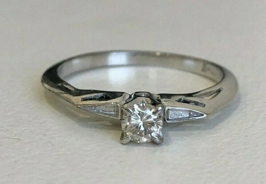 14K White Gold & 0.18CT Diamond Solitaire Ring Size L 1/2 - 5 7/8