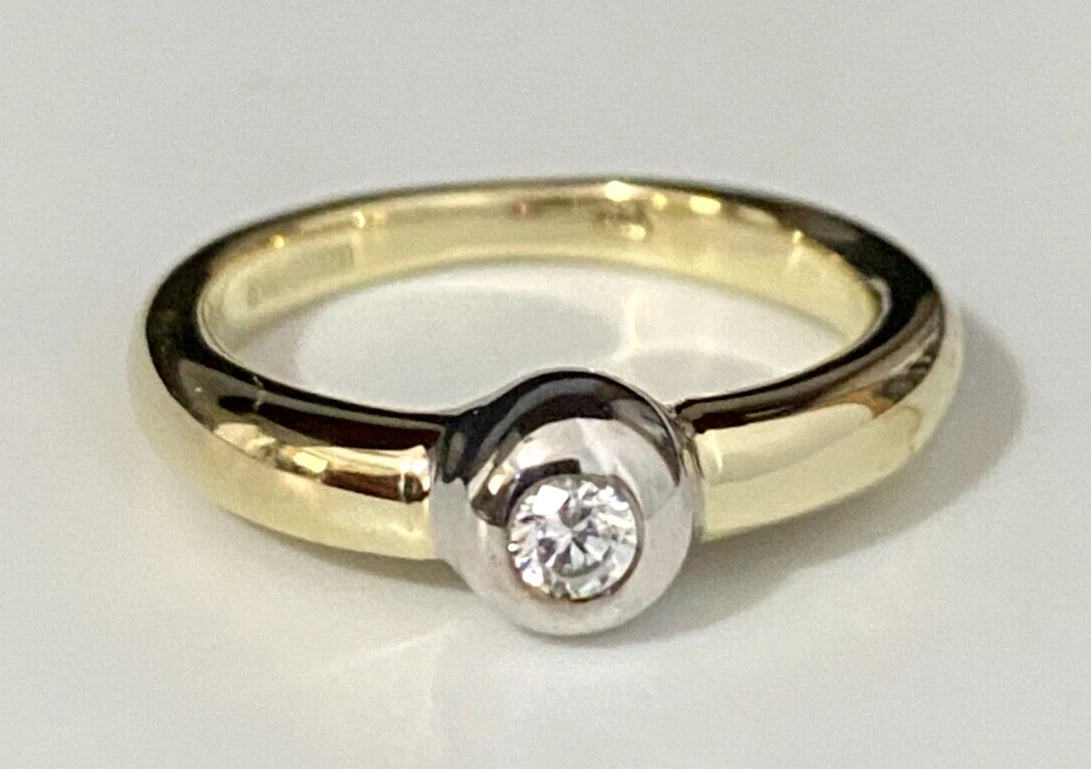 9K Yellow Gold & Cubic Zirconia Solitaire Ring Size O - 7