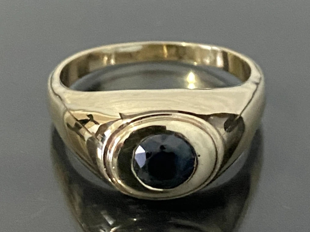 9K Yellow Gold & Blue Sapphire Men's Ring Size Y - 12 1/4