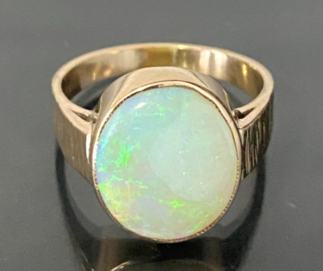 Vintage 9K Yellow Gold & Opal Ring Size S - 9 3/8