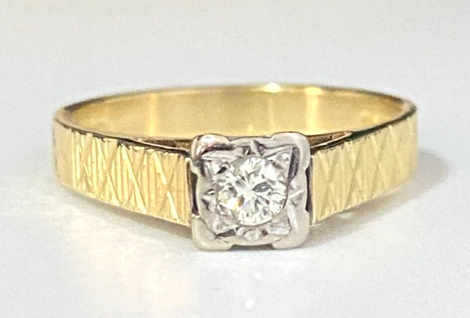 18K Yellow Gold & Diamond Solitaire Illusion Set Ring Size L 1/2 - 5 7/8