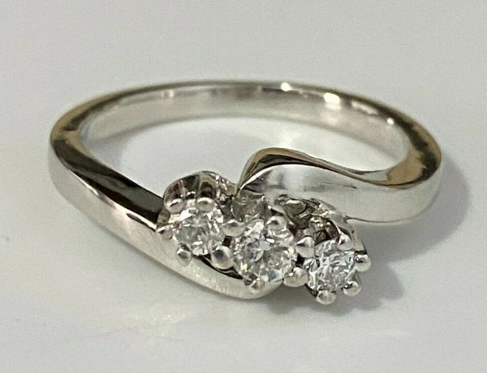 18K White Gold & 0.25CT Diamond Crossover Ring Size J 1/2 - 5