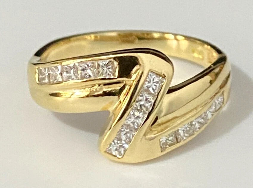 18K Yellow Gold & 0.75CT Princess Cut Diamond Shaped Ring Size P - 7 1/2