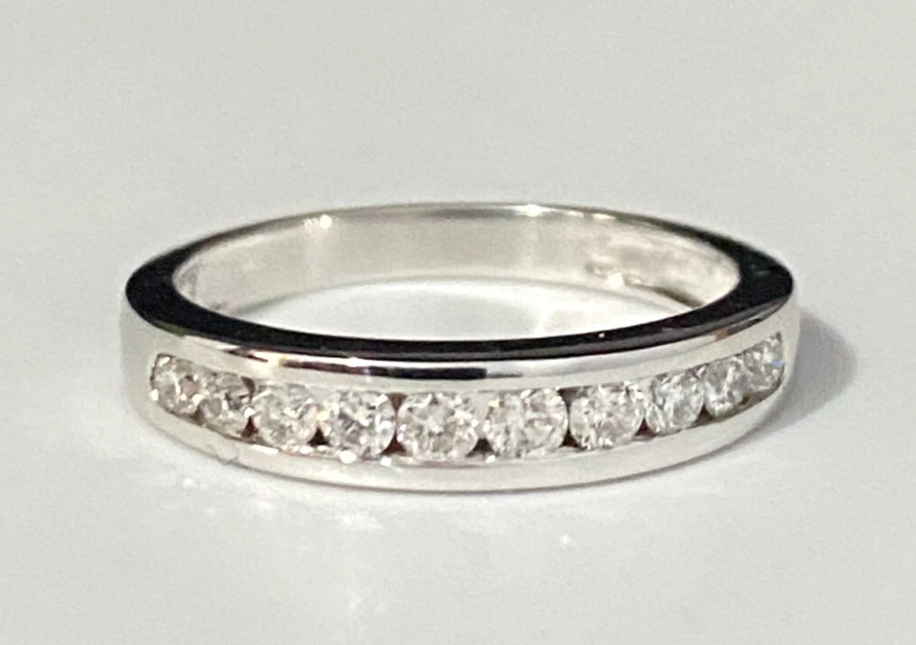 18K White Gold & 0.33CT Diamond Channel Set Ring Size J - 4 3/4