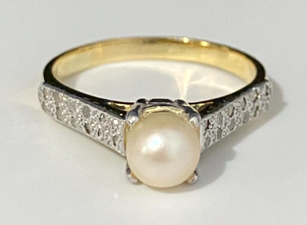 18K Yellow Gold W/ Pearl & Diamond Ring Size U - 10 1/4