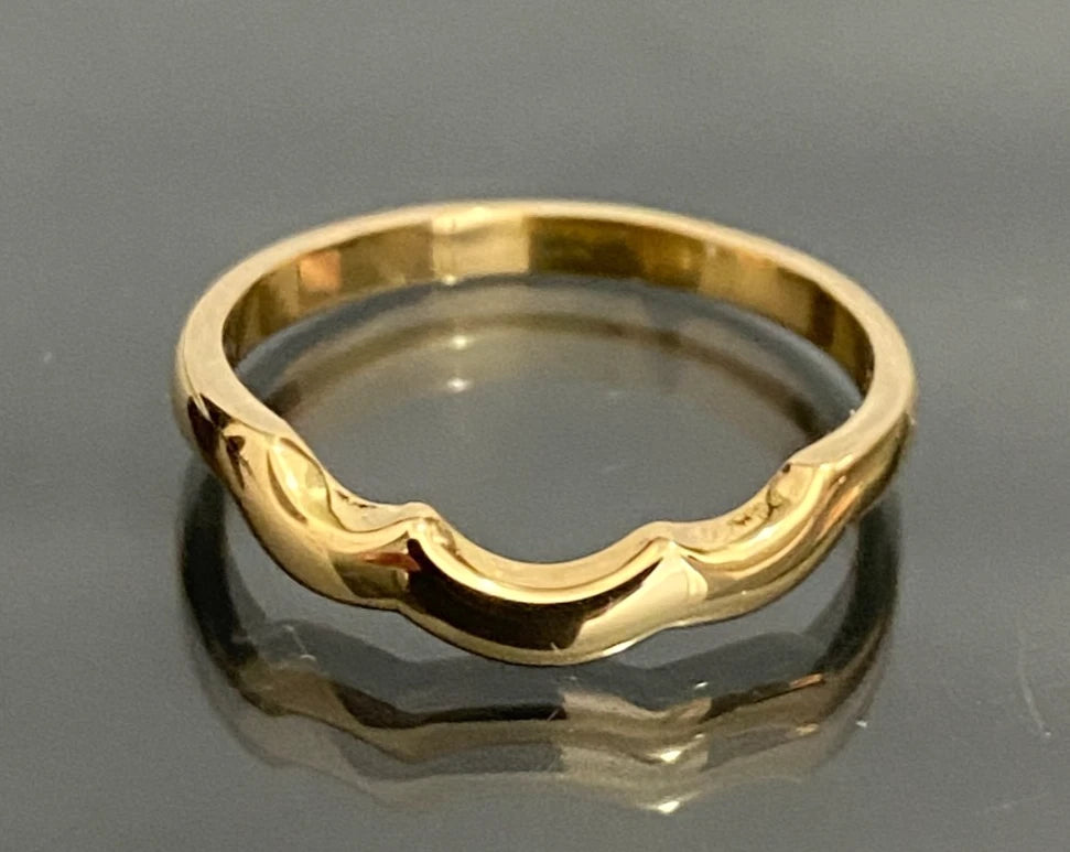 18ct Yellow Gold Shaped Curved Wedding Band – Size O (US 7.15)
