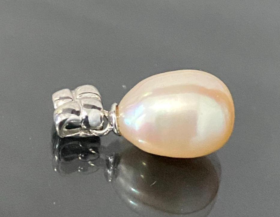 9K White Gold & Cultured Pearl Pendant 18.50mm High
